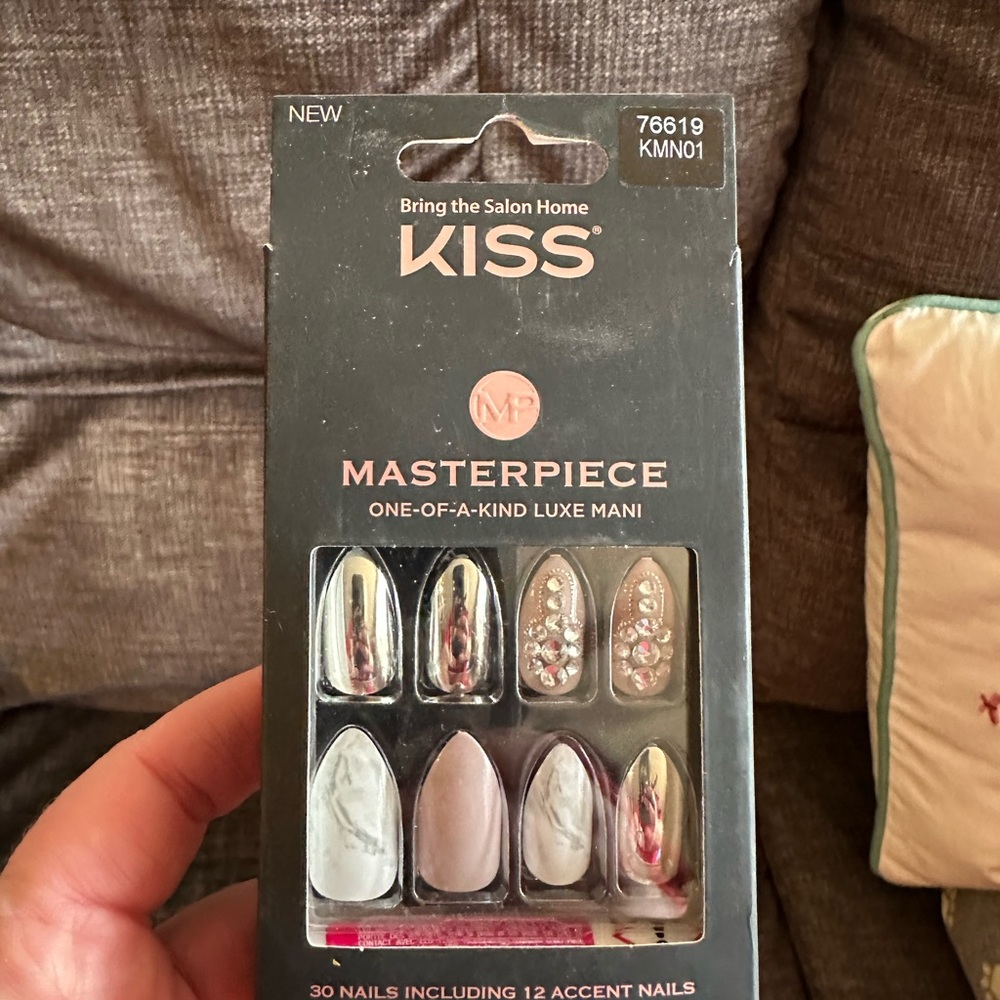 Kiss Masterpiece Nails - Picture 3 of 7